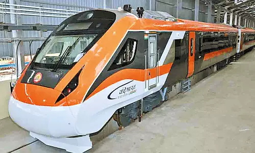 பட்ஜெட் 2024: 40 ஆயிரம் சாதாரண ரெயில் பெட்டிகள் வந்தே பாரத் தரத்துக்கு உயர்த்தப்படும்