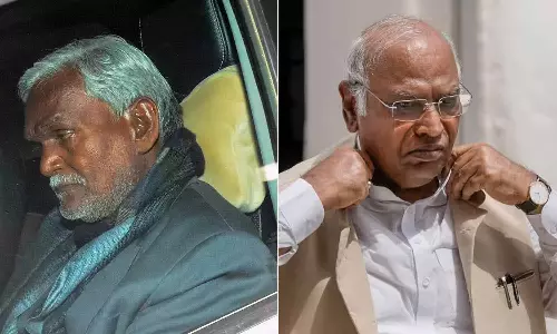 ஆதரவு இருந்தாலும் ஆட்சியமைக்க அழைக்க மாட்டீங்களா? ஆளுநருக்கு காங்கிரஸ் கண்டனம்