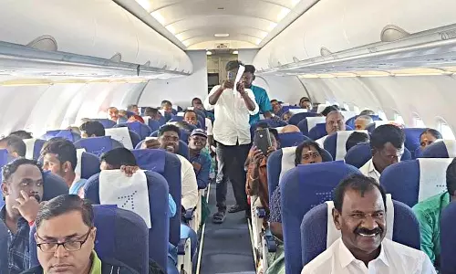 மதுரையில் இருந்து 75 பேரை விமானத்தில் சென்னைக்கு அழைத்து சென்ற தொழிலதிபர்