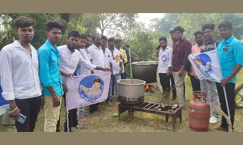 முனியப்பன் கோவிலில் கிடா வெட்டி விருந்து வைத்த விஜய் ரசிகர்கள்