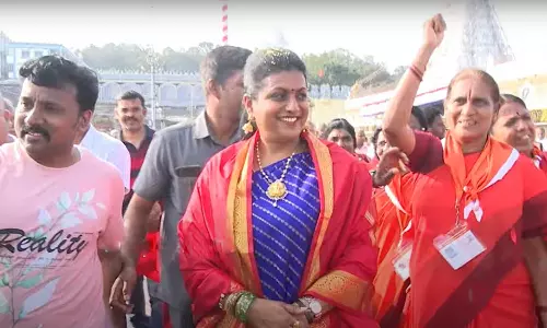 ரோஜாவை முற்றுகையிட்டு ஜெய் அமராவதி கோஷம்