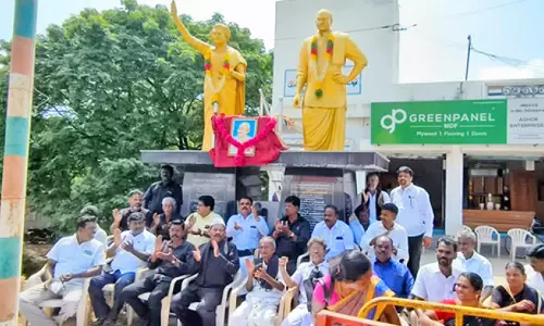 நெல்லையில் கவர்னருக்கு எதிராக கருப்புக்கொடி போராட்டம்