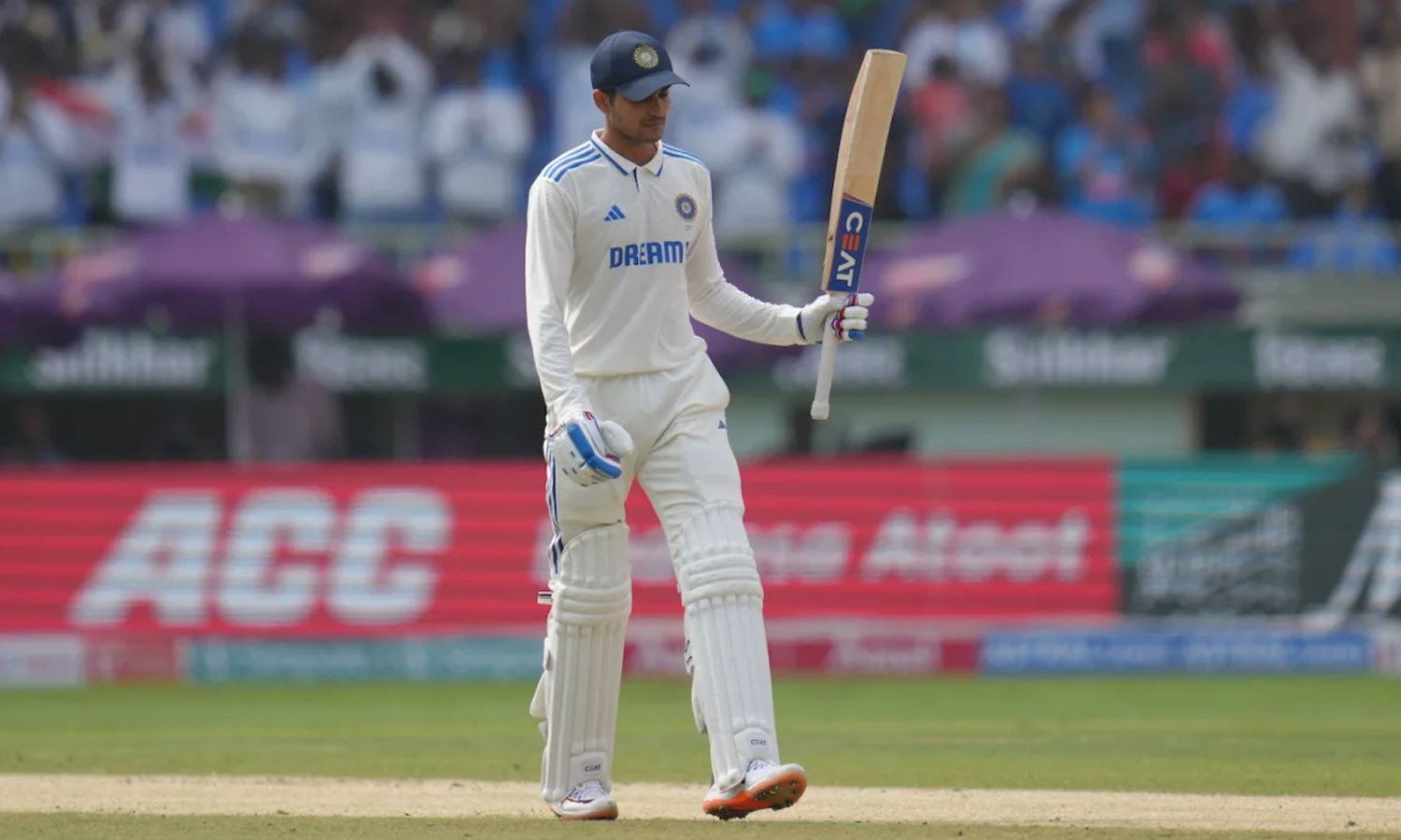 சுப்மன் கில் அரை சதம்: 3வது நாள் உணவு இடைவேளையில் இந்தியா 130/4