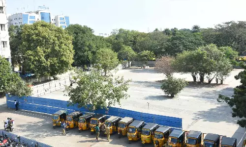 எழும்பூரில் மெட்ரோ ரெயில் நிலைய வாகன நிறுத்தம்: நாளைமுதல் இடமாற்றம்