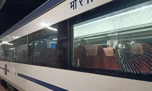 வந்தே பாரத் ரெயில் மீது கல்வீச்சு