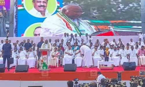 ஏழை மக்கள், பெண்களை மோடி அரசு நசுக்குகிறது - கார்கே