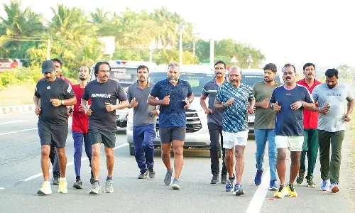 மினி மாரத்தானில் பங்கேற்று ஓடிய அமைச்சர்கள்