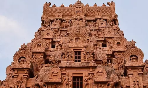 உலக கட்டிடக்கலை அறிஞர்கள் வியக்கும் சிகரம்