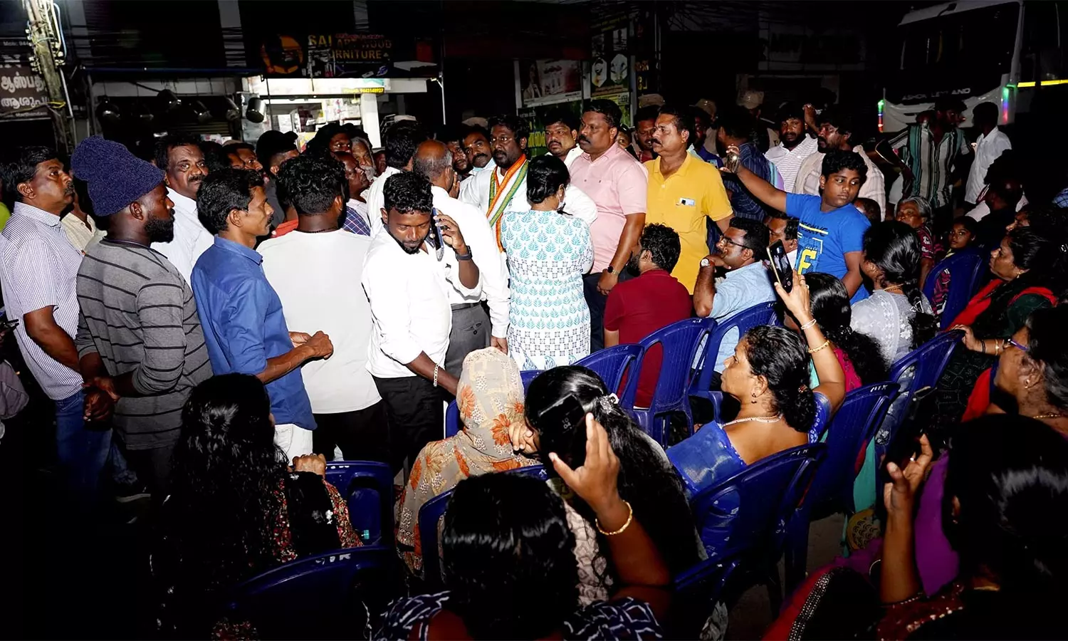 போராடும் வியாபாரிகளிடம் பேச்சுவார்த்தை நடத்த விஜய் வசந்த் கோரிக்கை போராடும் வியாபாரிகளிடம் பேச்சுவார்த்தை நடத்த விஜய் வசந்த் கோரிக்கை