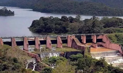 நீர்மட்டம் குறைவதால் பெரியாறு, வைகை அணைகளில் தண்ணீர் திறப்பு குறைப்பு: மின் உற்பத்தியும் சரிவு