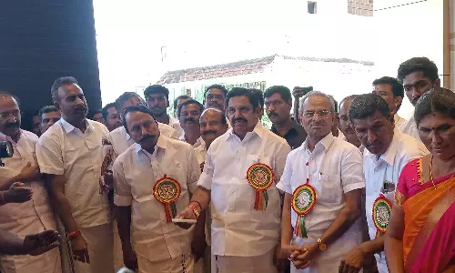 அதிமுக கொண்டு வந்த வளர்ச்சி திட்டப்பணிகளை திமுக ஆட்சியில் கிடப்பில் போடப்பட்டுள்ளன