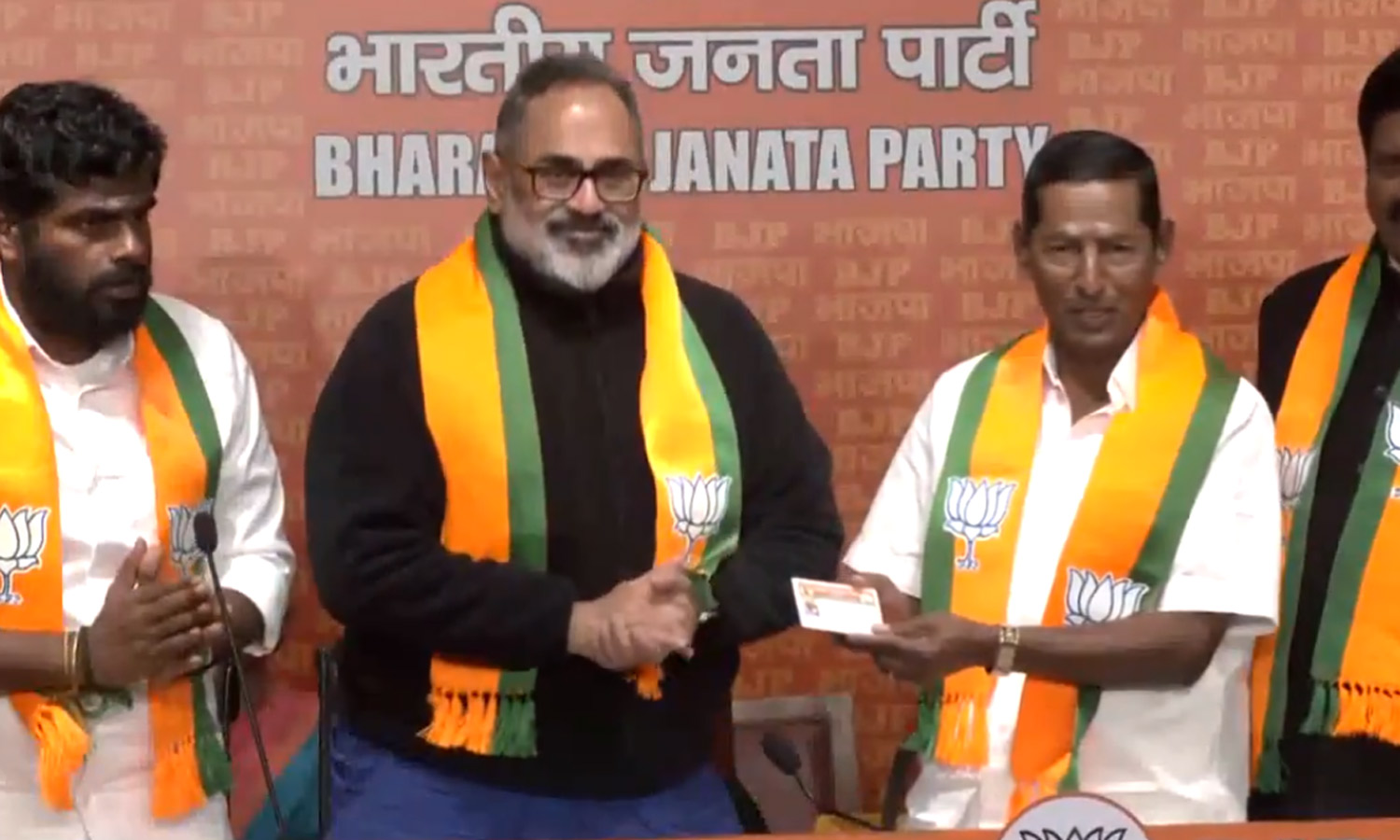 பா.ஜ.க.வில் இணைந்த அ.தி.மு.க. முன்னாள் எம்.எல்.ஏ.க்கள்