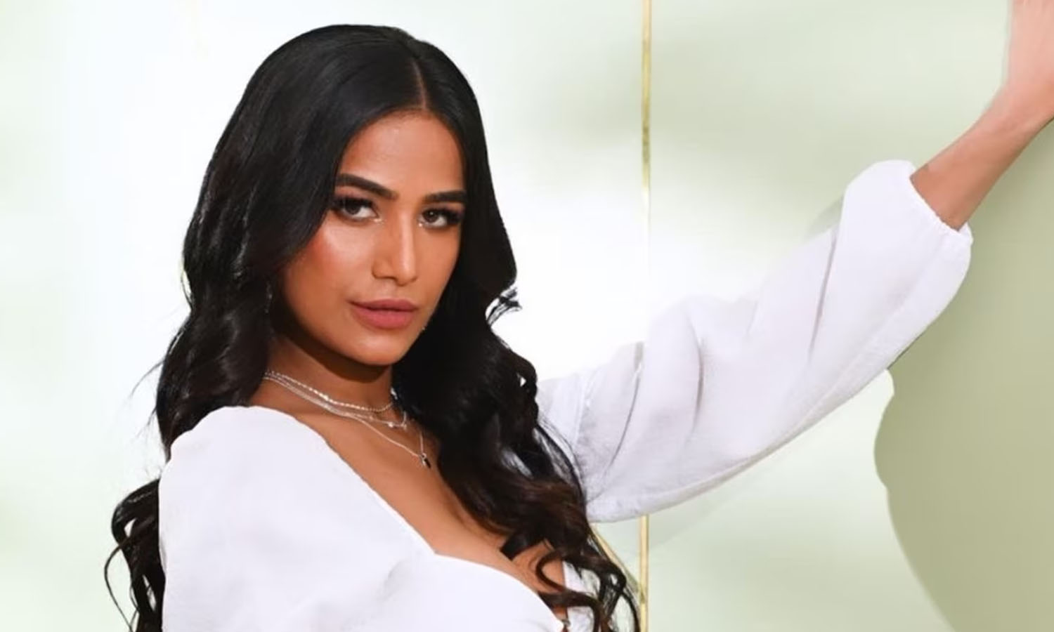 இறந்துவிட்டதாக விளம்பரம்- பூனம் பாண்டே மீது வழக்குப்பதிய வலியுறுத்தல்