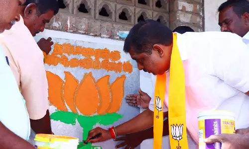 பிரசாரத்தை தொடங்கிய பா.ஜ.க. - சுவர் விளம்பரங்கள் வரையும் பணி தீவிரம்