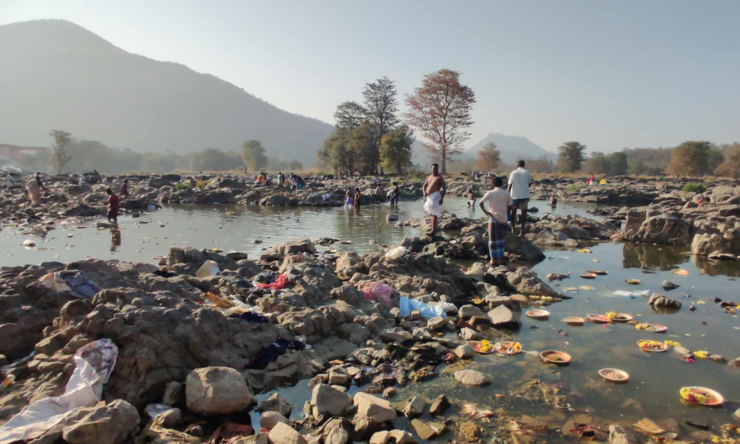 ஒகேனக்கல்லில் நீர்வரத்து 300 கனஅடியாக நீடிப்பு