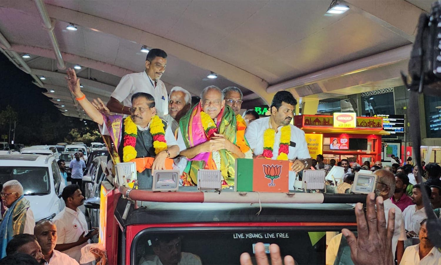 பொன்னையன், நத்தம் விஸ்வநாதன், திண்டுக்கல் சீனிவாசன் இளமையானவர்களா?