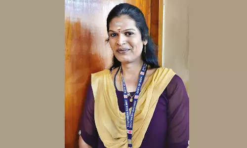 தமிழகத்தில் முதல்முறையாக ரெயில்வே டிக்கெட் பரிசோதகராக திருநங்கை நியமனம்