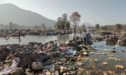 ஒகேனக்கல்லில் நீர்வரத்து 300 கனஅடியாக நீடிப்பு