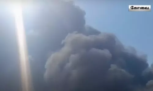 நகை பெட்டி தயாரிக்கும் குடோனில் பயங்கர தீ விபத்து