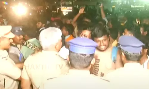 கிளாம்பாக்கத்தில் பரபரப்பு: அரசு பஸ்களை சிறைபிடித்து போராட்டம் நடத்திய பொதுமக்கள்