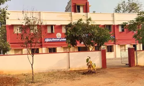 விடுதியில் உணவு சாப்பிட்ட பள்ளி மாணவிகள் 9 பேருக்கு திடீர் உடல்நலக்குறைவு