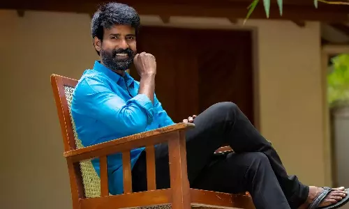 யாரோட என் காதல் கதை பேச.. உருகும் சூரி