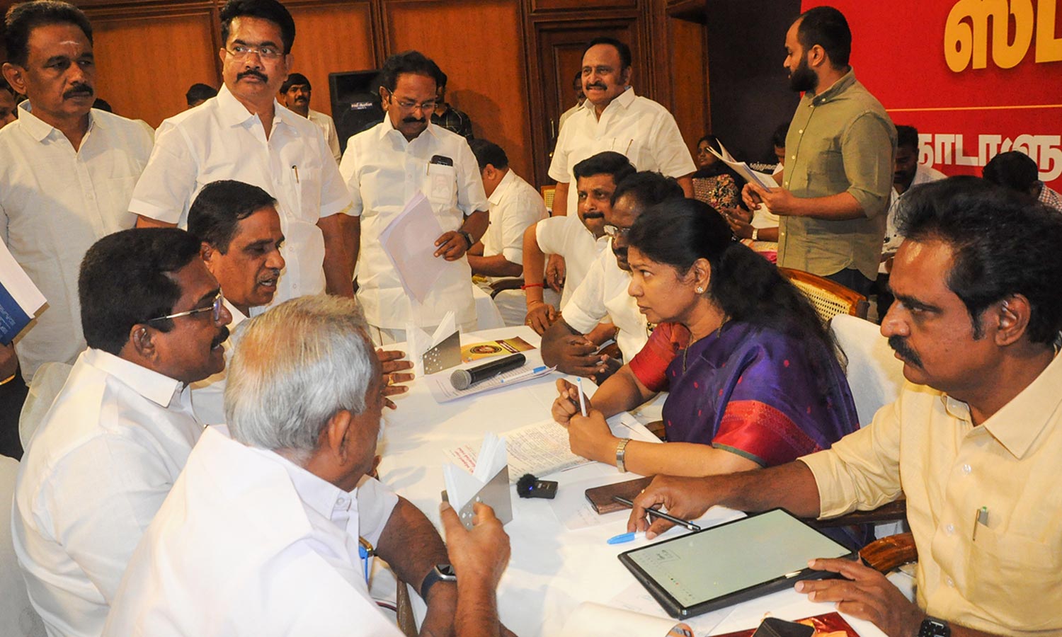 மாநில மக்களின் உணர்வுகளை மதிக்கும் அரசு மத்தியில் அமைய வேண்டும்- கனிமொழி