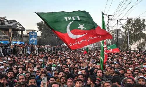 நவாஸ் ஷெரீப்- பிலாவல் கூட்டணி: இம்ரான் கான் கட்சி இன்று நாடு தழுவிய போராட்டம்