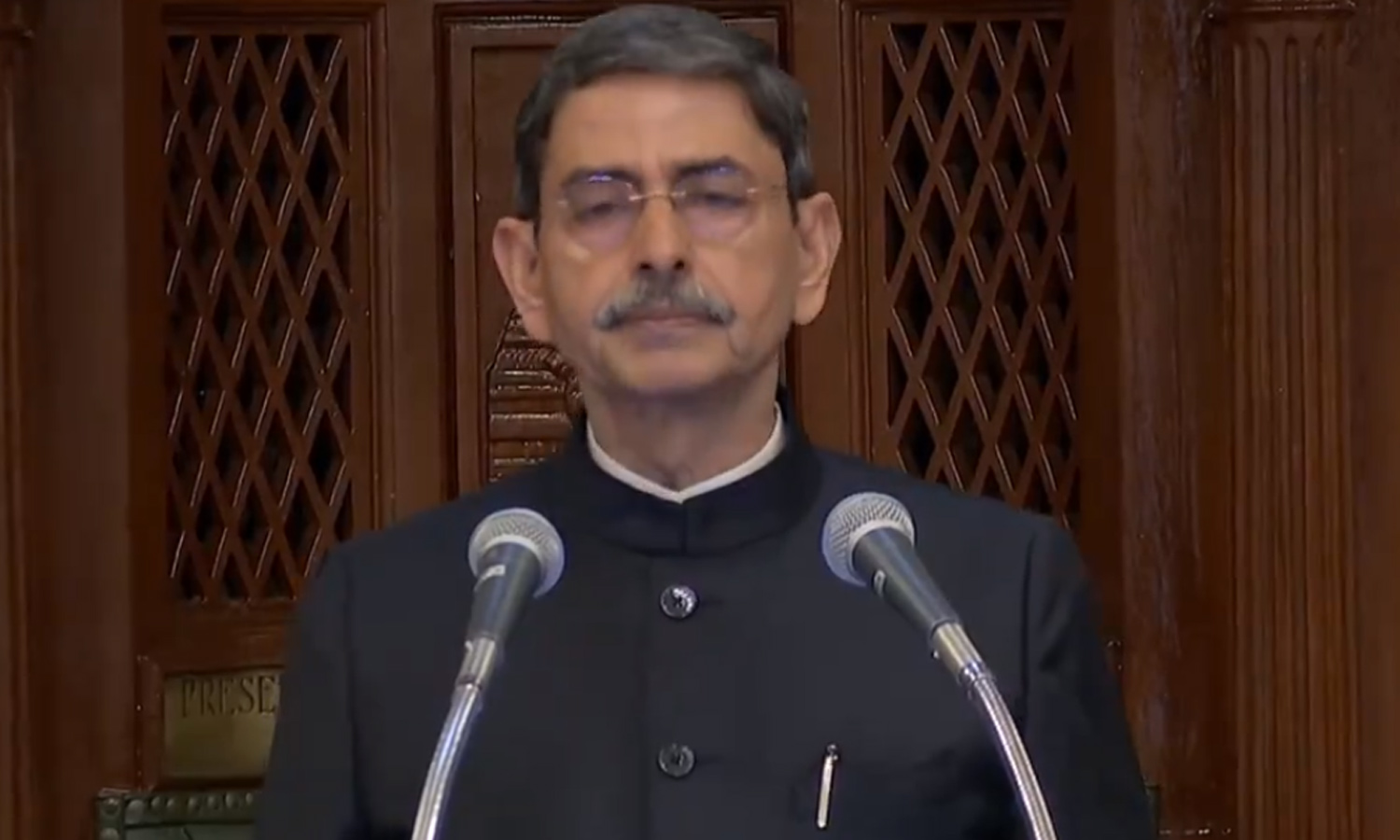 தமிழில் பேசி அசத்திய கவர்னர் ஆர்.என்.ரவி