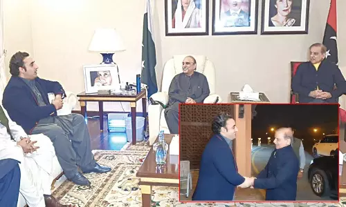 பாகிஸ்தானில் கூட்டணி ஆட்சி அமைக்க நவாஸ் ஷெரீப்- பிலாவல் பூட்டோ முடிவு