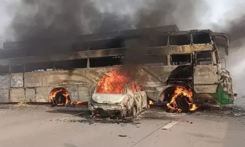 உ.பி மதுராவில் பயங்கர விபத்து: பேருந்து- கார் மோதியதில் 5 பேர் பலி