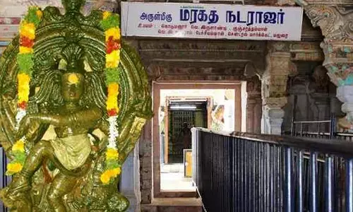 தண்ணீர் மேல் நின்று காட்சியளித்த நடராஜர்