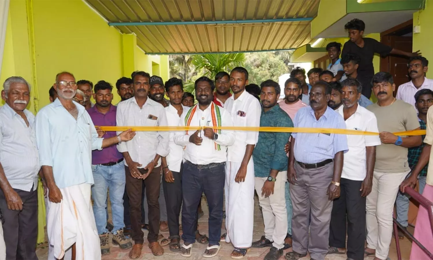 முத்தாரம்மன் கோவில் அருகே சிறுவர் பூங்காவை திறந்து வைத்த விஜய் வசந்த் எம்.பி. முத்தாரம்மன் கோவில் அருகே சிறுவர் பூங்காவை திறந்து வைத்த விஜய் வசந்த் எம்.பி.