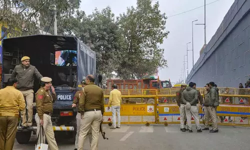 6 மணி நேர பேச்சுவார்த்தை தோல்வி: விவசாயிகள் இன்று திட்டமிட்டபடி பேரணி நடத்துகிறார்கள்