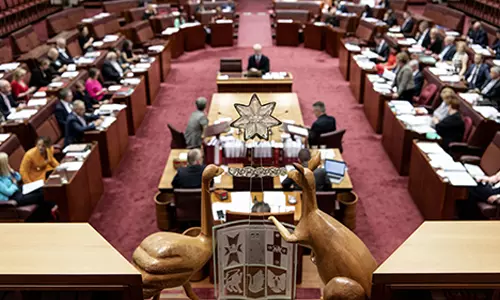 வேலை நேரம் முடிந்தும் பணியாளர்களை தொடர்பு கொண்டால்…: செனட் அதிரடி