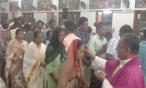 சாம்பல் புதன்: தேவாலயங்களில் சிறப்பு பிரார்த்தனை