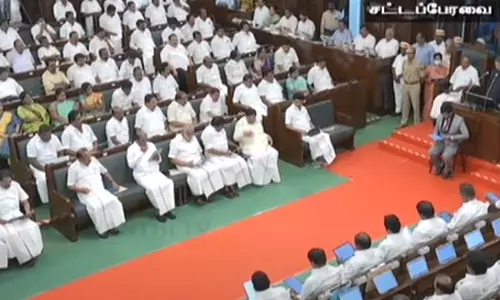 சட்டசபையில் ஓ.பன்னீர்செல்வத்தின் இருக்கை மாற்றம்