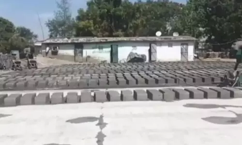 ஹாலோ பிளாக் உற்பத்தியாளர்களின் வேலை நிறுத்தம் 3-வது நாளாக நீடிப்பு