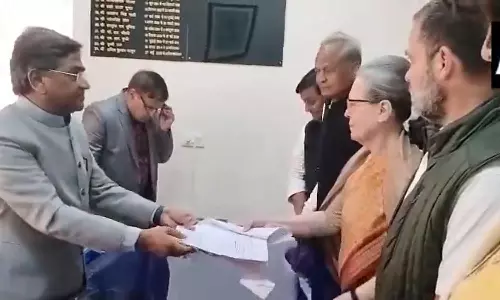 ராஜஸ்தான் வந்தார் சோனியா காந்தி: மாநிலங்களவை எம்.பி. பதவிக்கு மனுதாக்கல் செய்தார்