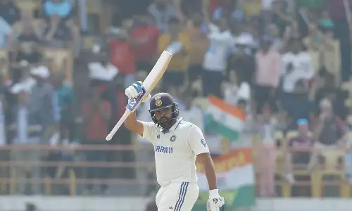 ரோகித் சர்மா சதம்: அதிக சிக்ஸில் டோனியை முந்தினார்