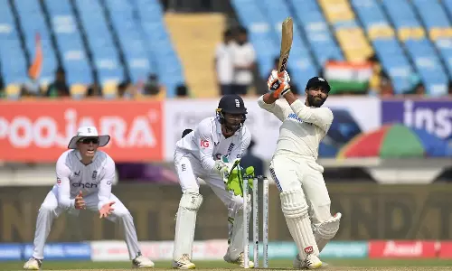 சொந்த மாநிலத்தில் சதம் அடித்தார் ஜடேஜா