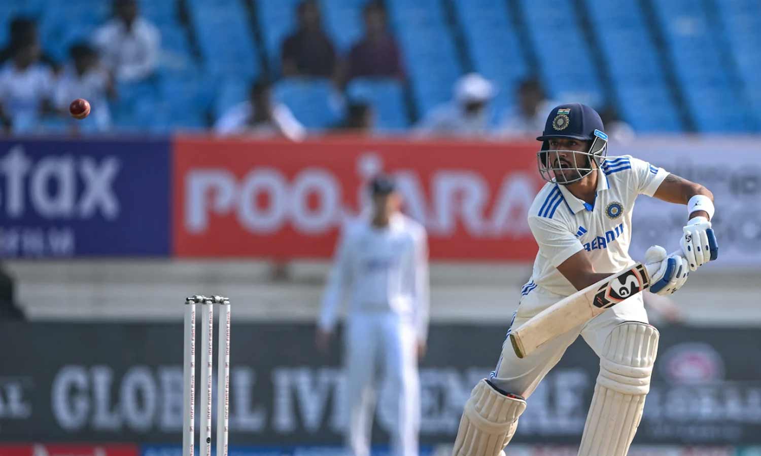 அஸ்வின், ஜுரேல் நிதான ஆட்டம்: 2-வது நாள் மதிய உணவு இடைவேளை வரை இந்தியா 388/7