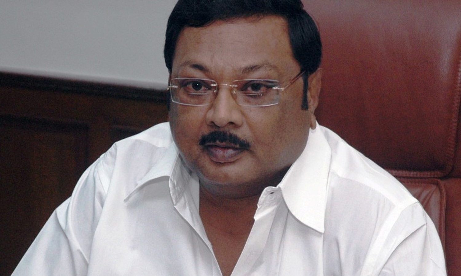 தாசில்தாரை தாக்கியதாக வழக்கு: மு.க.அழகிரி விடுதலை