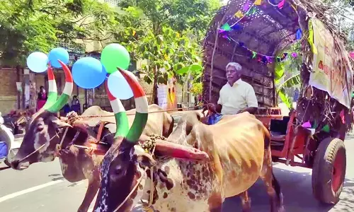 60 ஆண்டுக்கு முன்னர் நடந்தது போல் புதுச்சேரி வீதிகளில் நூதன பிரசாரம்