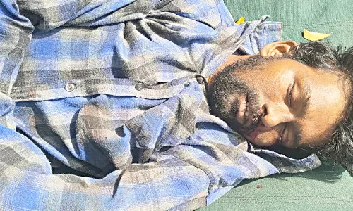 தற்கொலைக்கு முயன்ற வாலிபரின் உடலை 25 கி.மீ. தூரத்திற்கு இழுத்து சென்ற ரெயில்