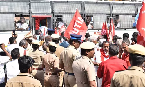 மத்திய அரசை கண்டித்து ரெயில் மறியலுக்கு முயன்ற அனைத்து தொழிற்சங்கத்தினர் 250 பேர் கைது