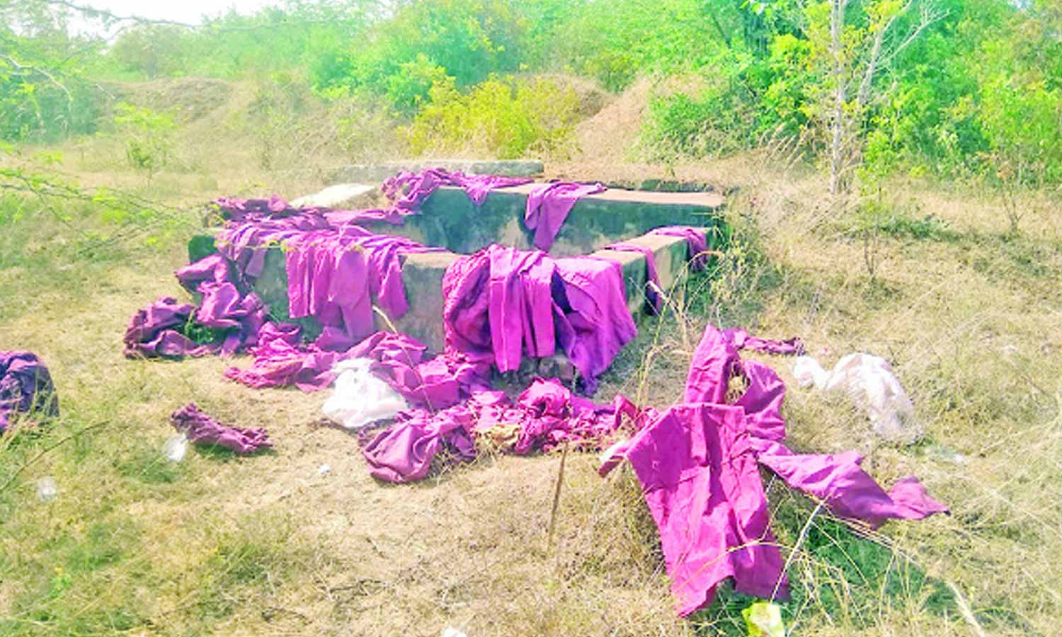 தமிழக அரசு வழங்கிய ஆயிரக்கணக்கான பள்ளி மாணவிகளின் சீருடைகள் எரித்து நாசம்- மர்மநபர்கள் குறித்து விசாரணை