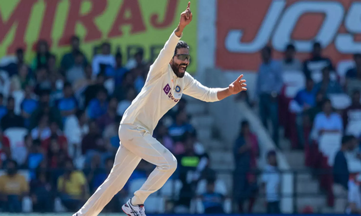 இந்திய மண்ணில் 200 விக்கெட்: சாதனை பட்டியலில் இணைந்தார் ஜடேஜா இந்திய மண்ணில் 200 விக்கெட்: சாதனை பட்டியலில் இணைந்தார் ஜடேஜா