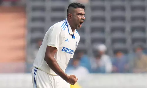 டெஸ்டில் 500-வது விக்கெட்டை வீழ்த்திய அஸ்வின் திடீரென அணியில் இருந்து விலகல் - ஏன் தெரியுமா?