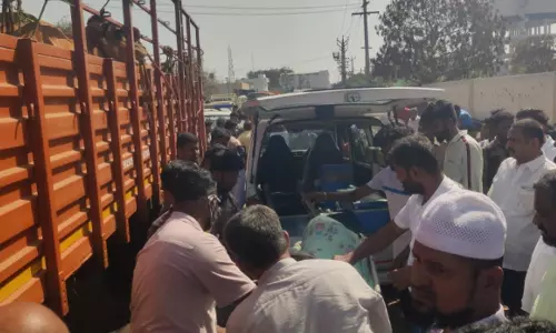 திருப்பூரில் விபத்து: மோட்டார் சைக்கிளில் இருந்து கீழே விழுந்த பெண் லாரி மோதி பலி